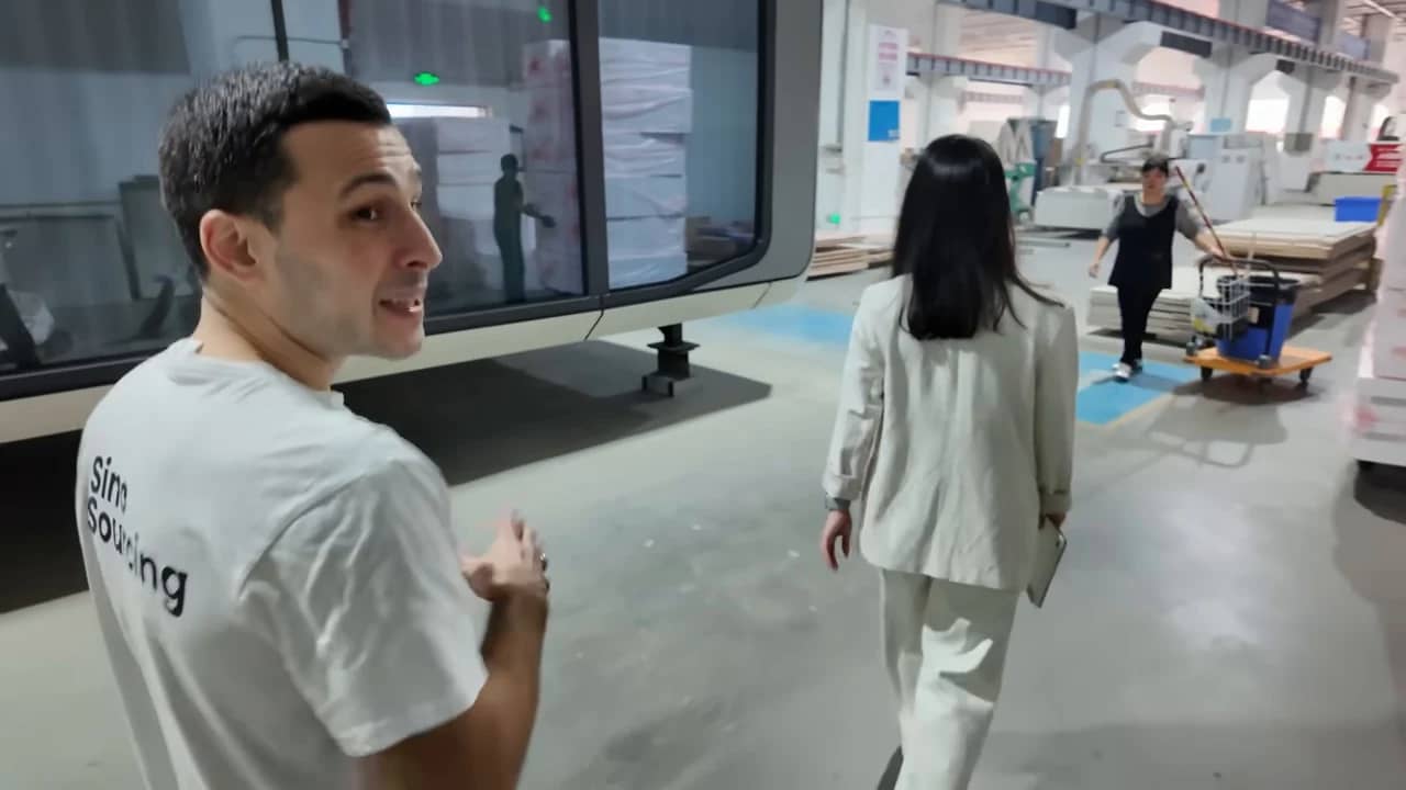 L’équipe Sino en visite dans un atelier en Chine.